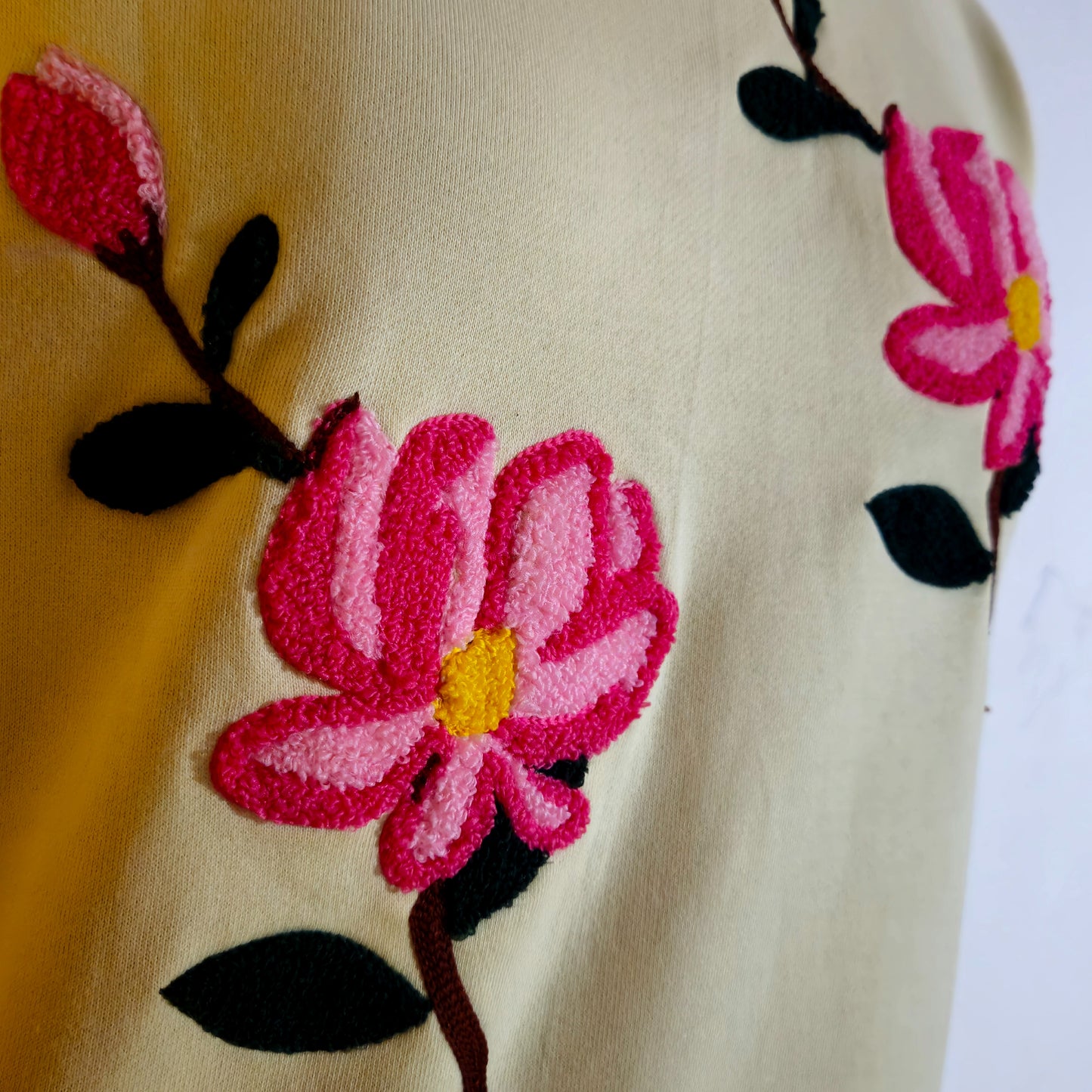 MAGNOLIA | Chenille Embroidery | Sweatshirt